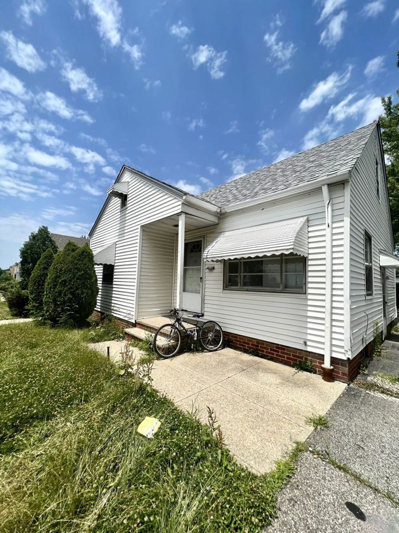 listing, photo 1