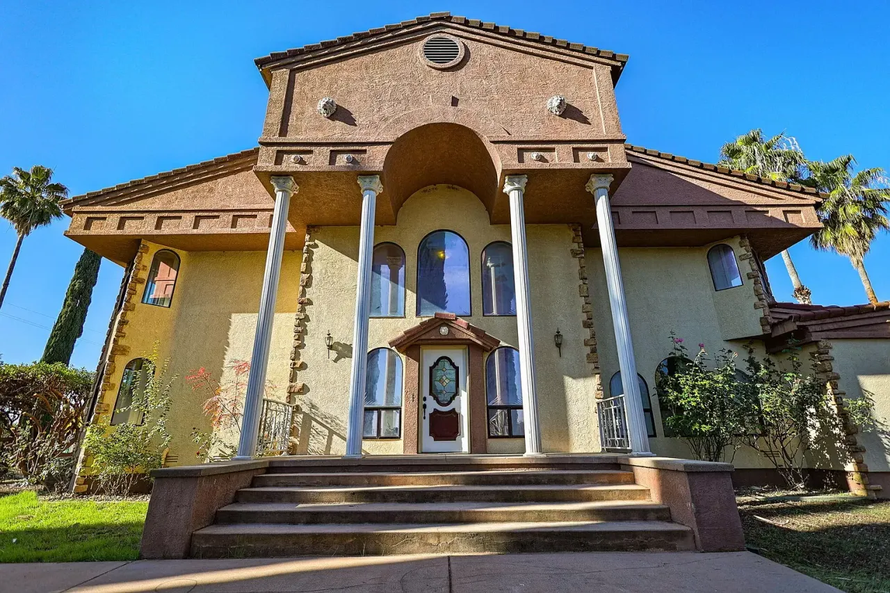 listing, photo 1