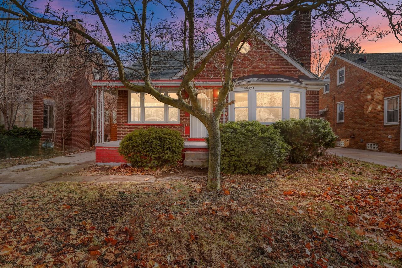 listing, photo 1