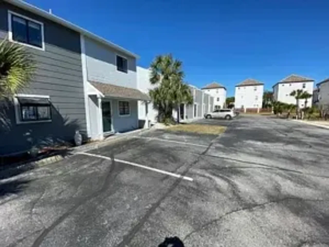 listing, photo 1