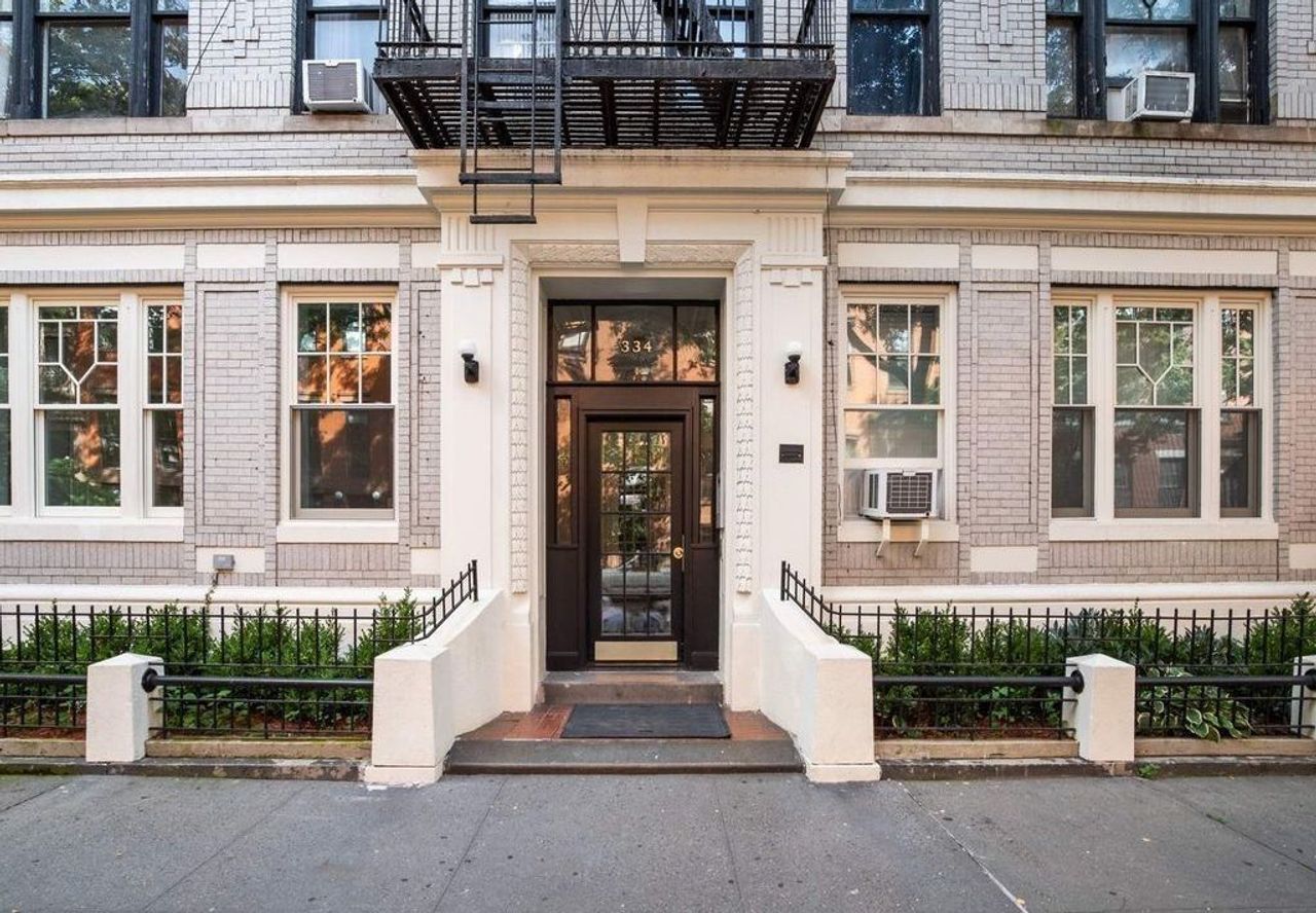 listing, photo 1