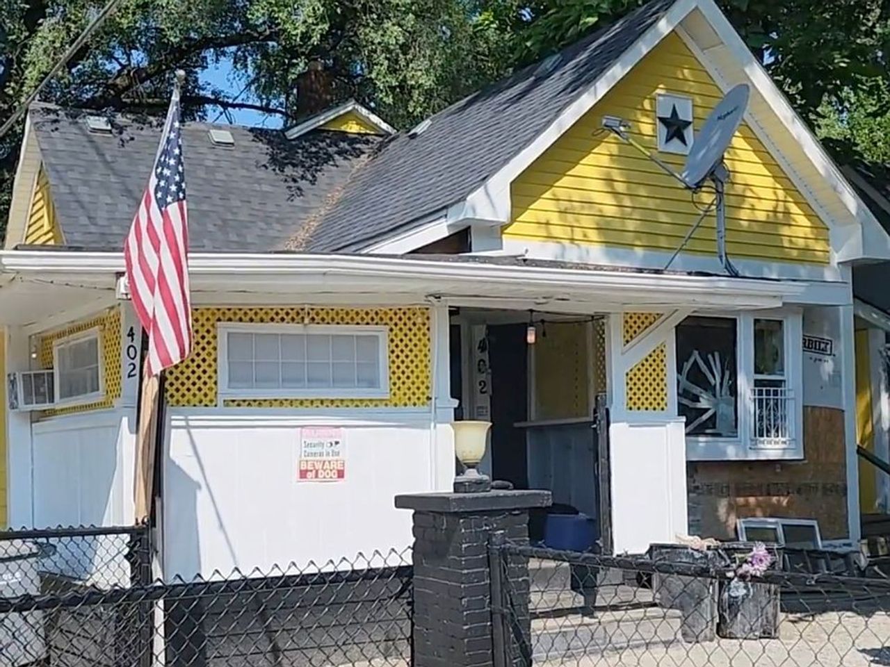listing, photo 1