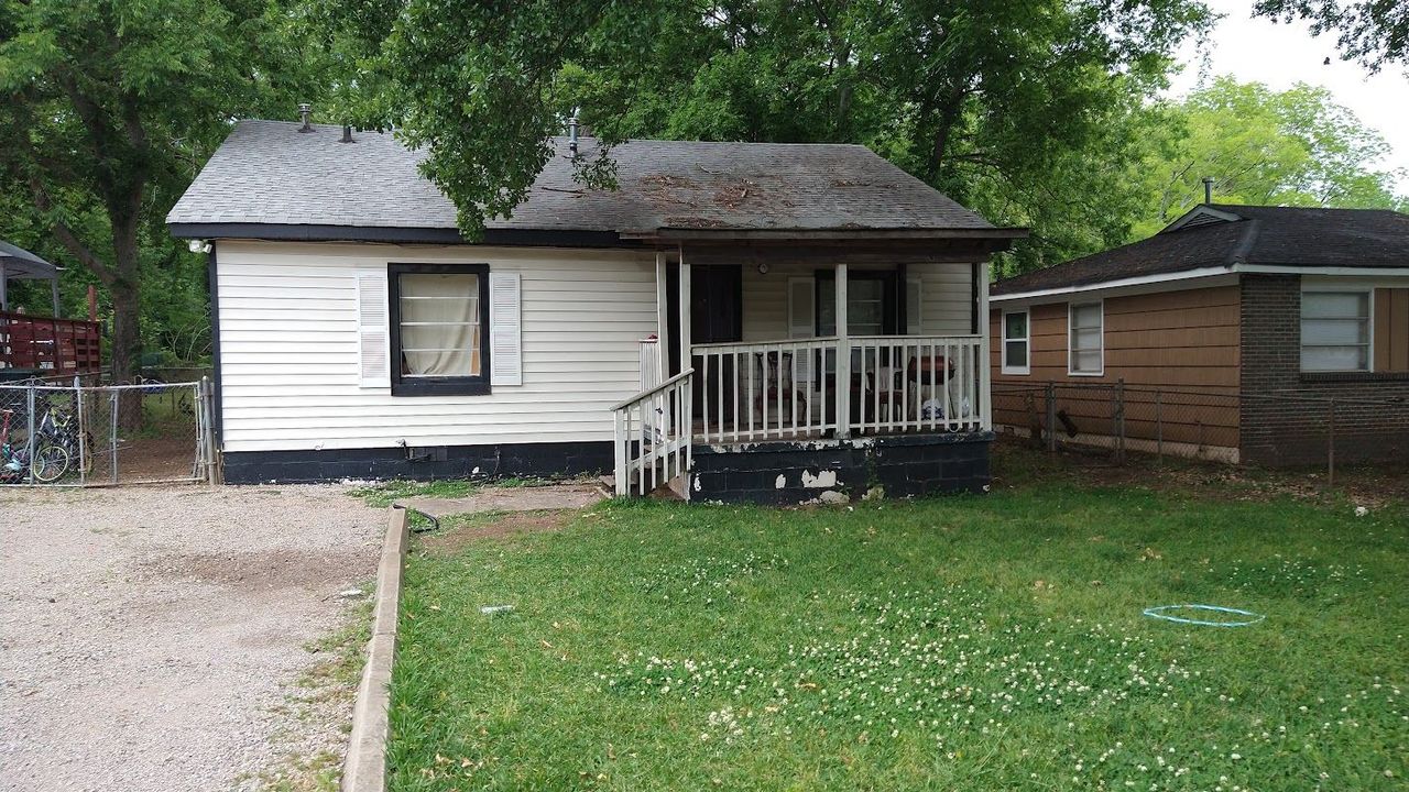 listing, photo 1