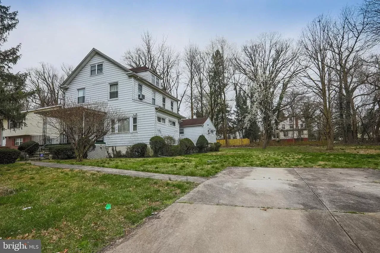 listing, photo 1