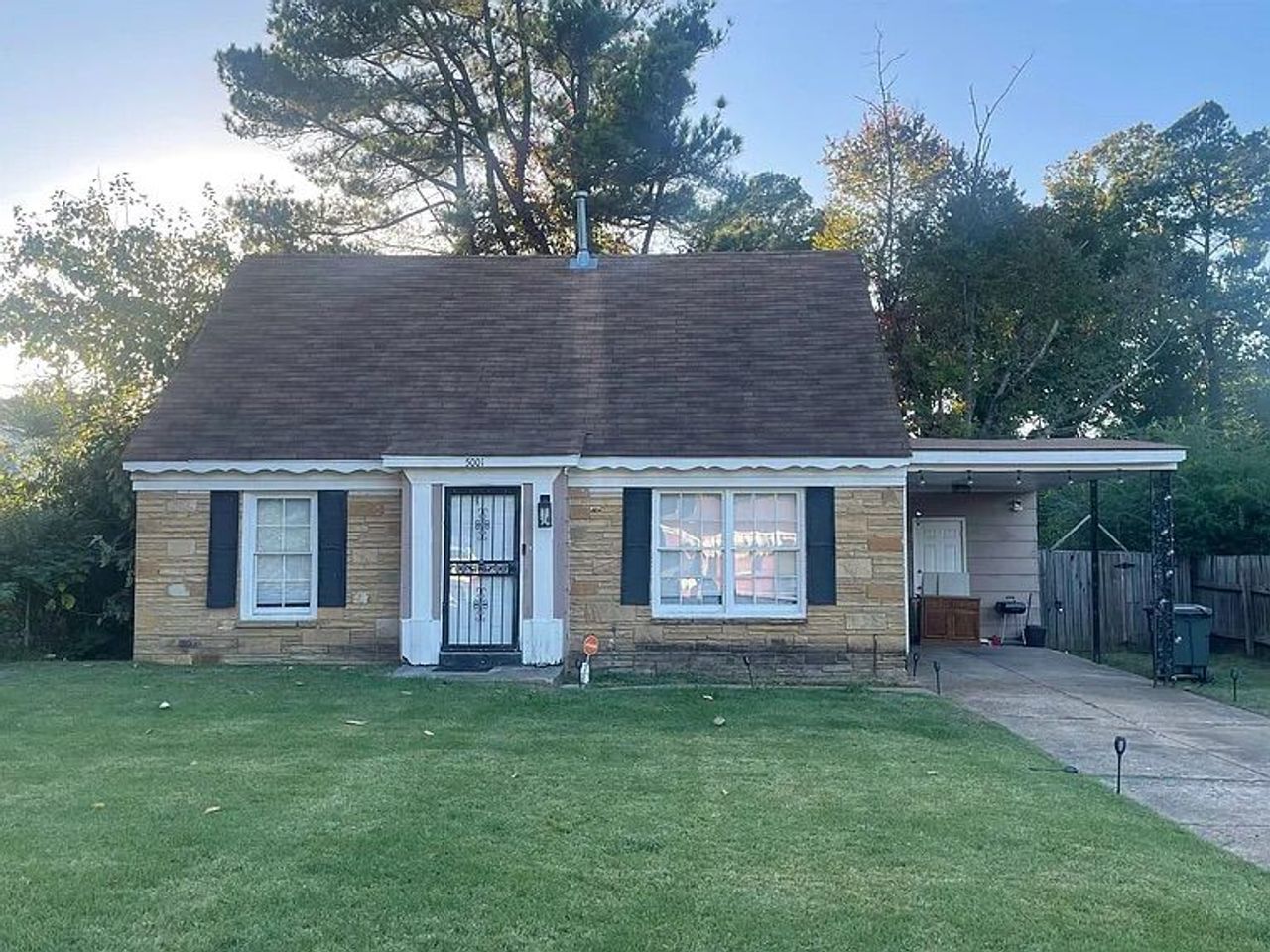 listing, photo 1