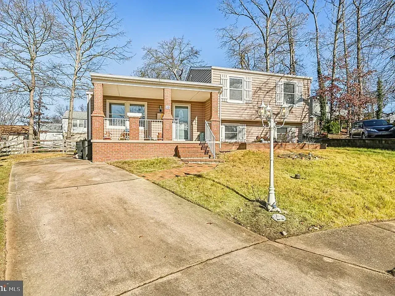 listing, photo 1