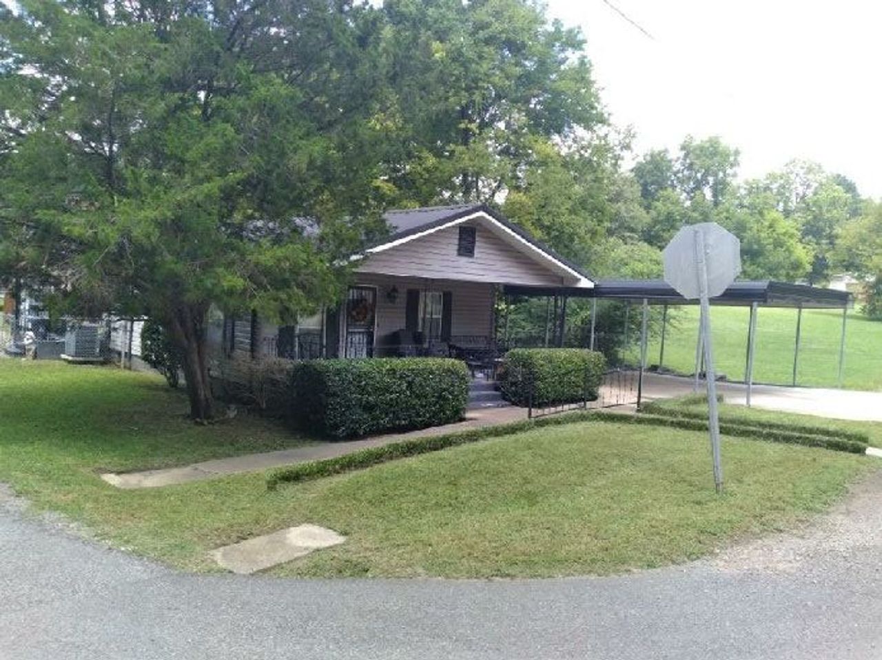 listing, photo 1