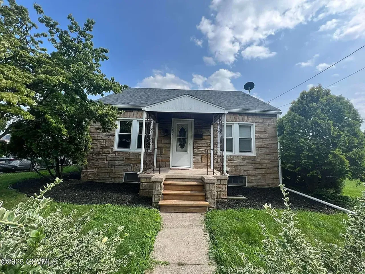 listing, photo 1