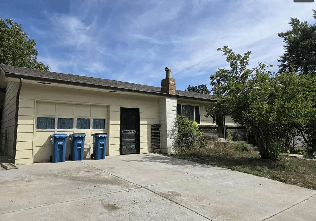 listing, photo 1