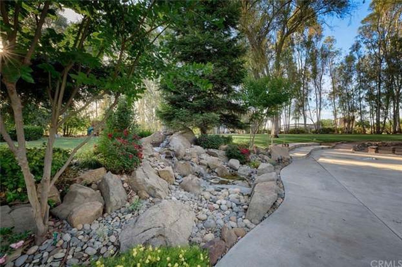 listing, photo 1