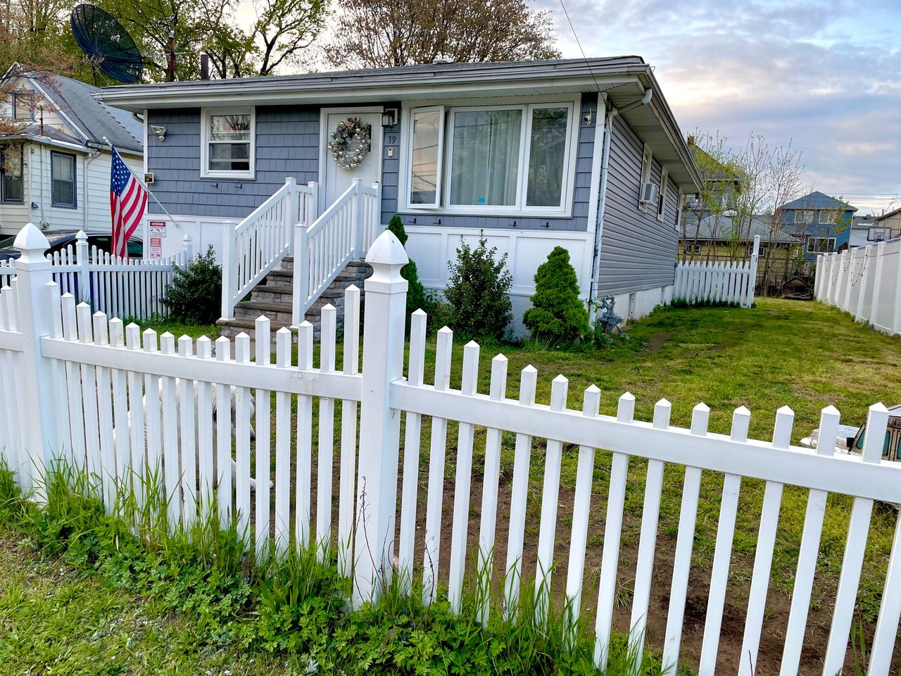 listing, photo 1