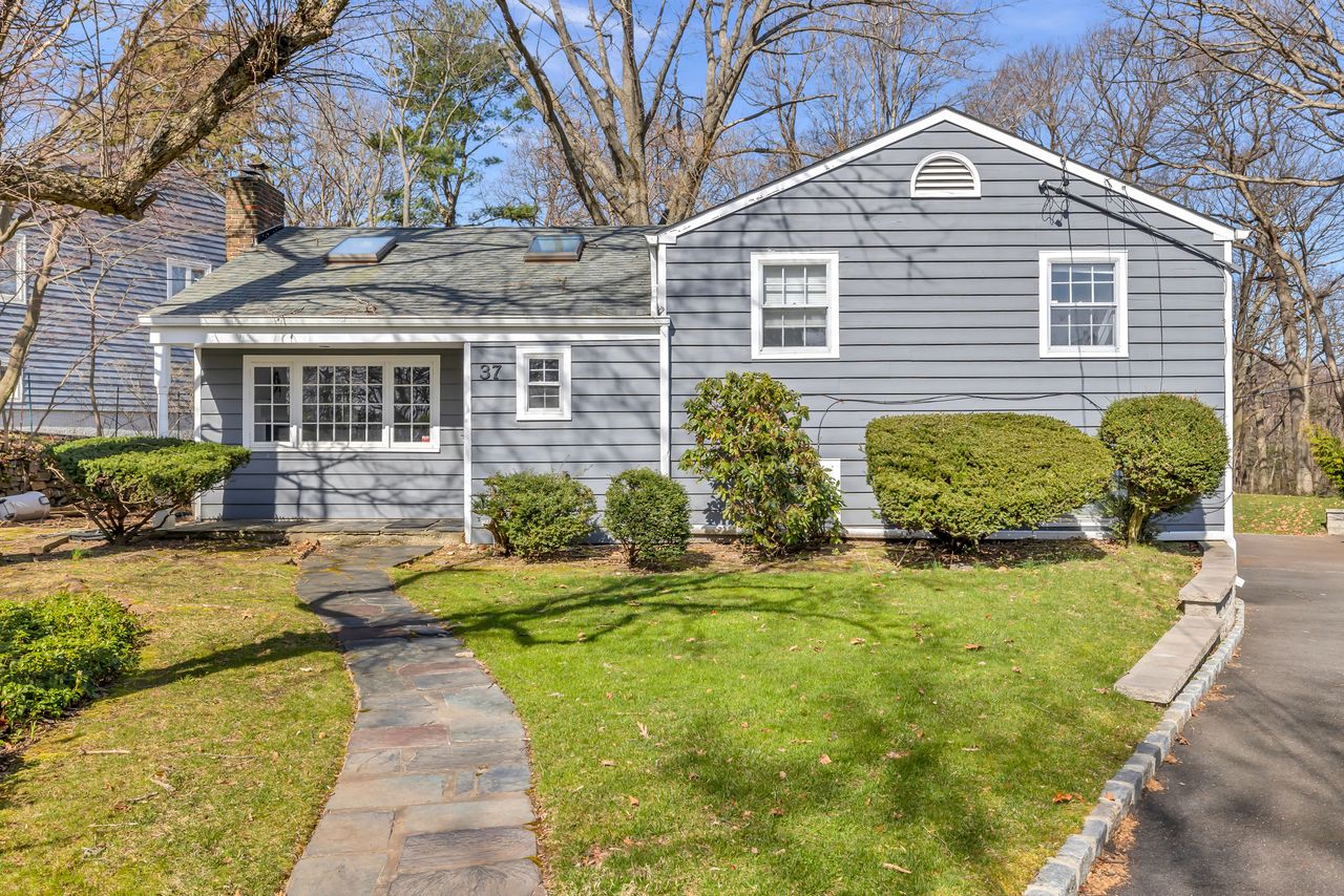 listing, photo 1