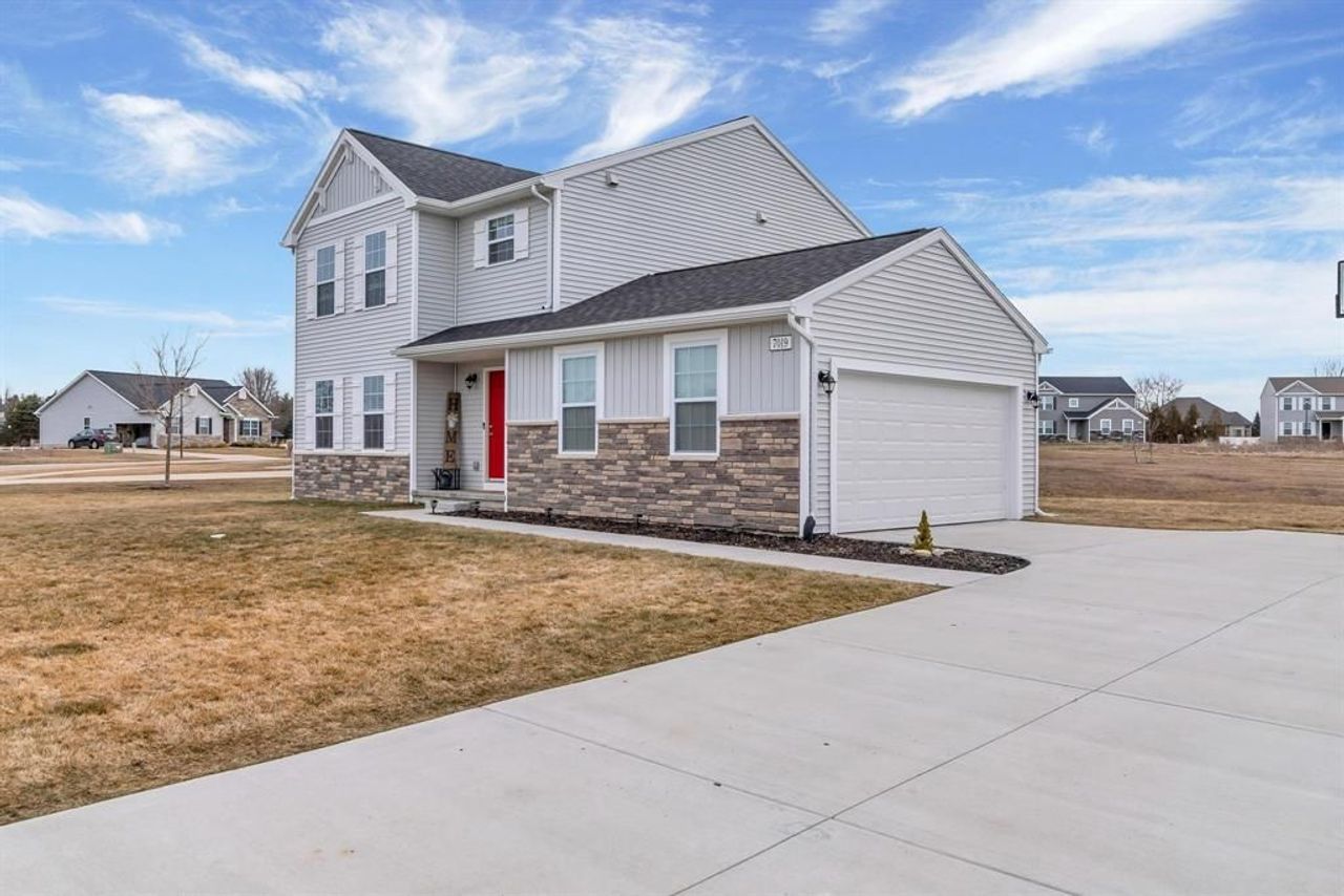 listing, photo 1