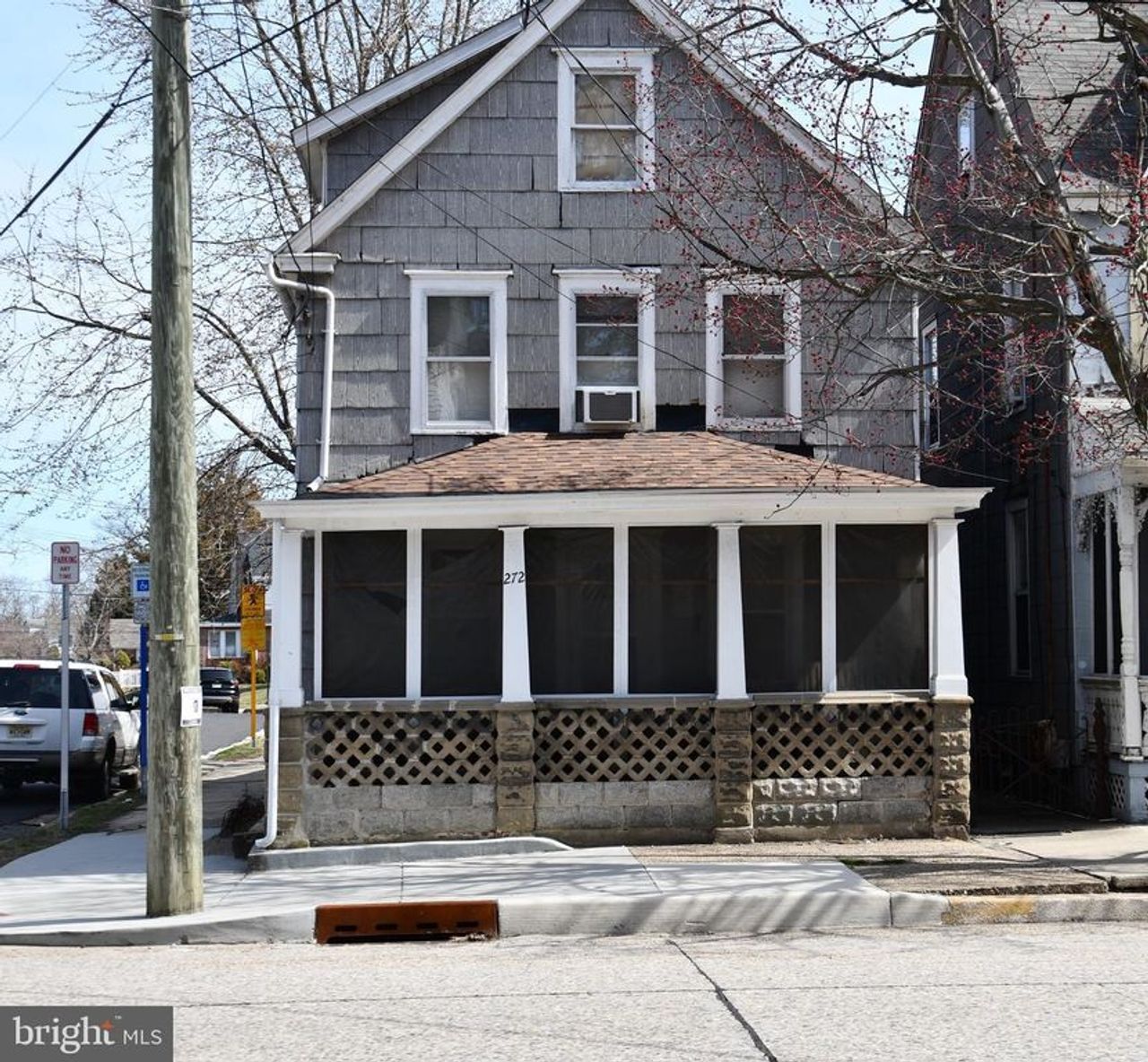 listing, photo 1