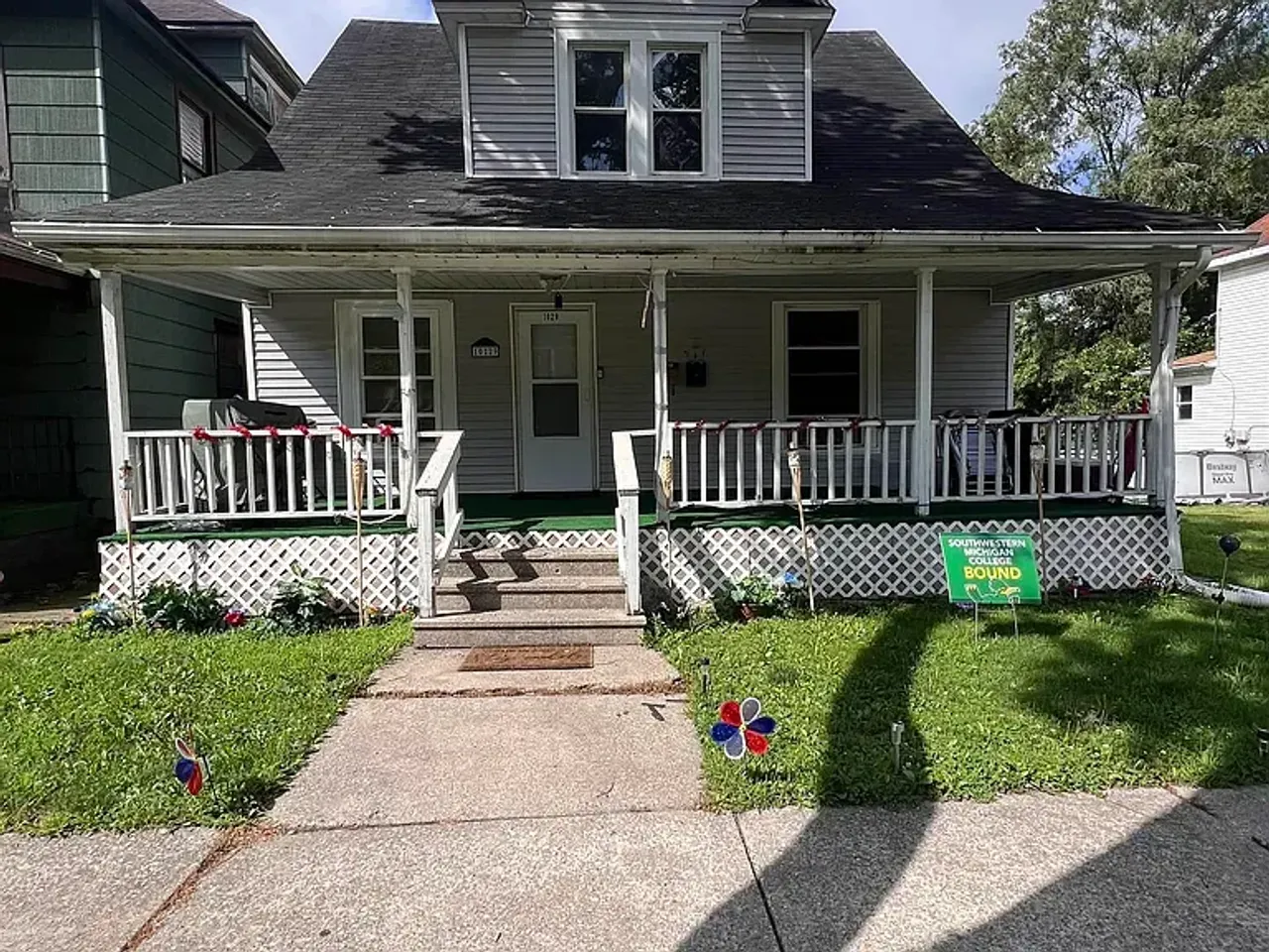 listing, photo 1