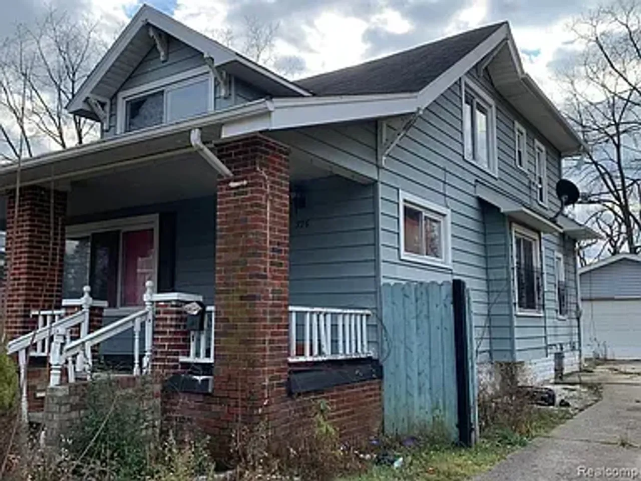 listing, photo 1