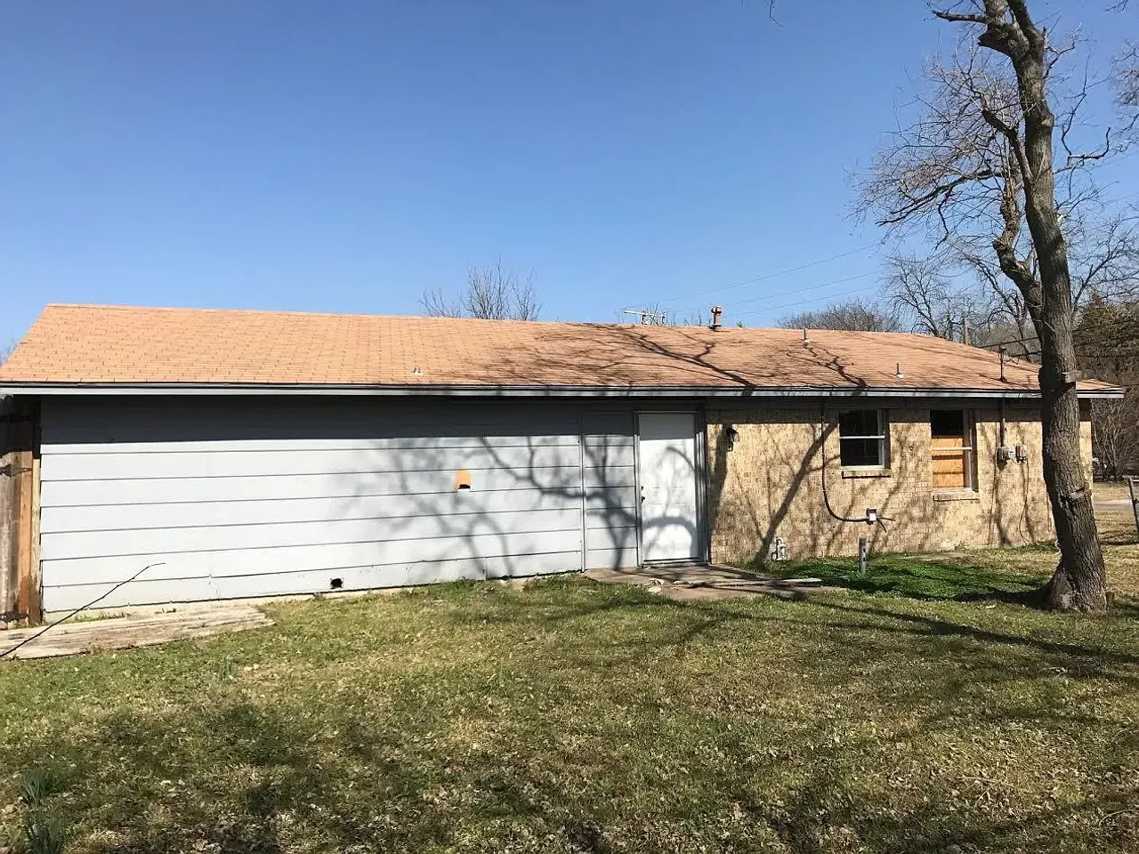 listing, photo 1
