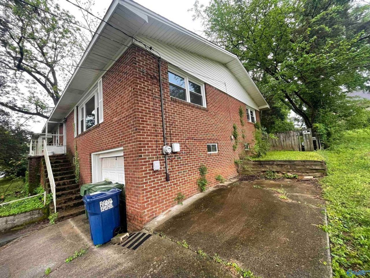 listing, photo 1