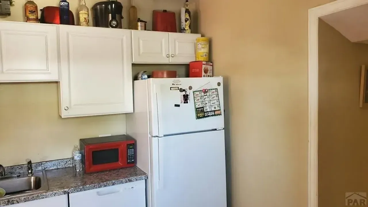 listing, photo 1