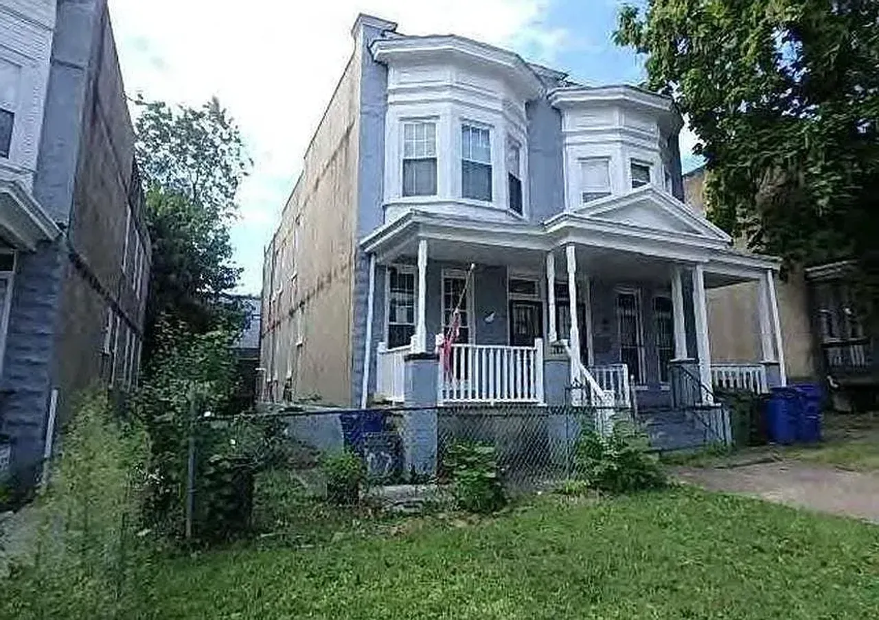 listing, photo 1