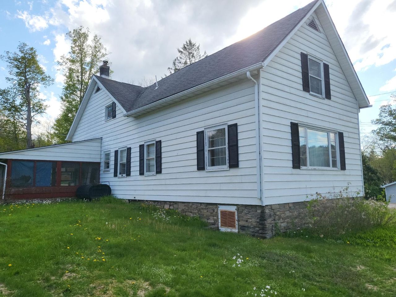 listing, photo 1