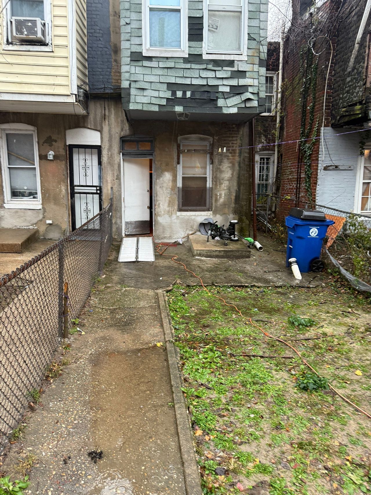listing, photo 1