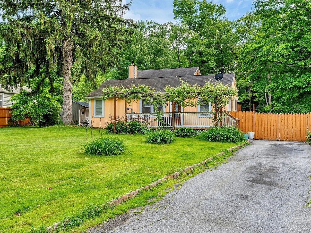 listing, photo 1