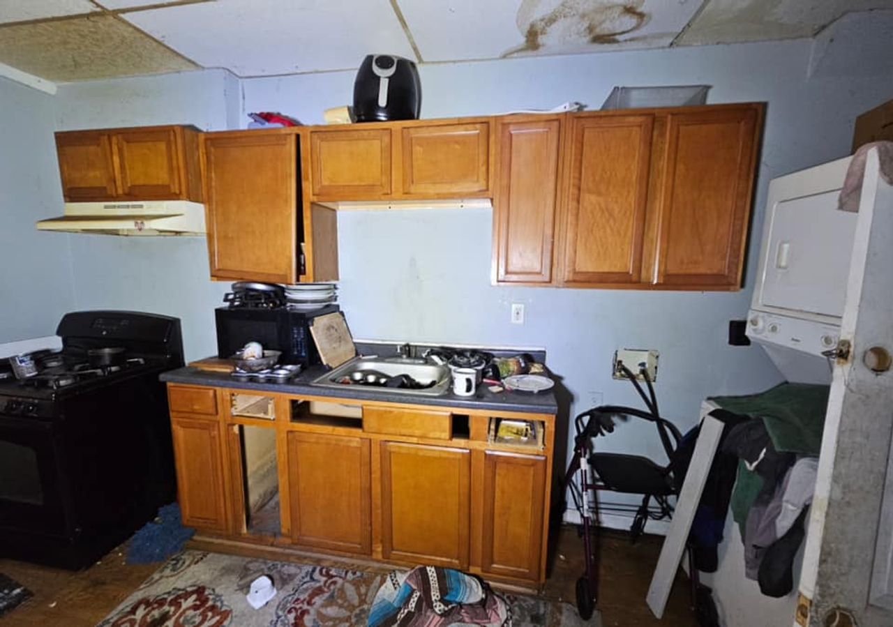 listing, photo 1