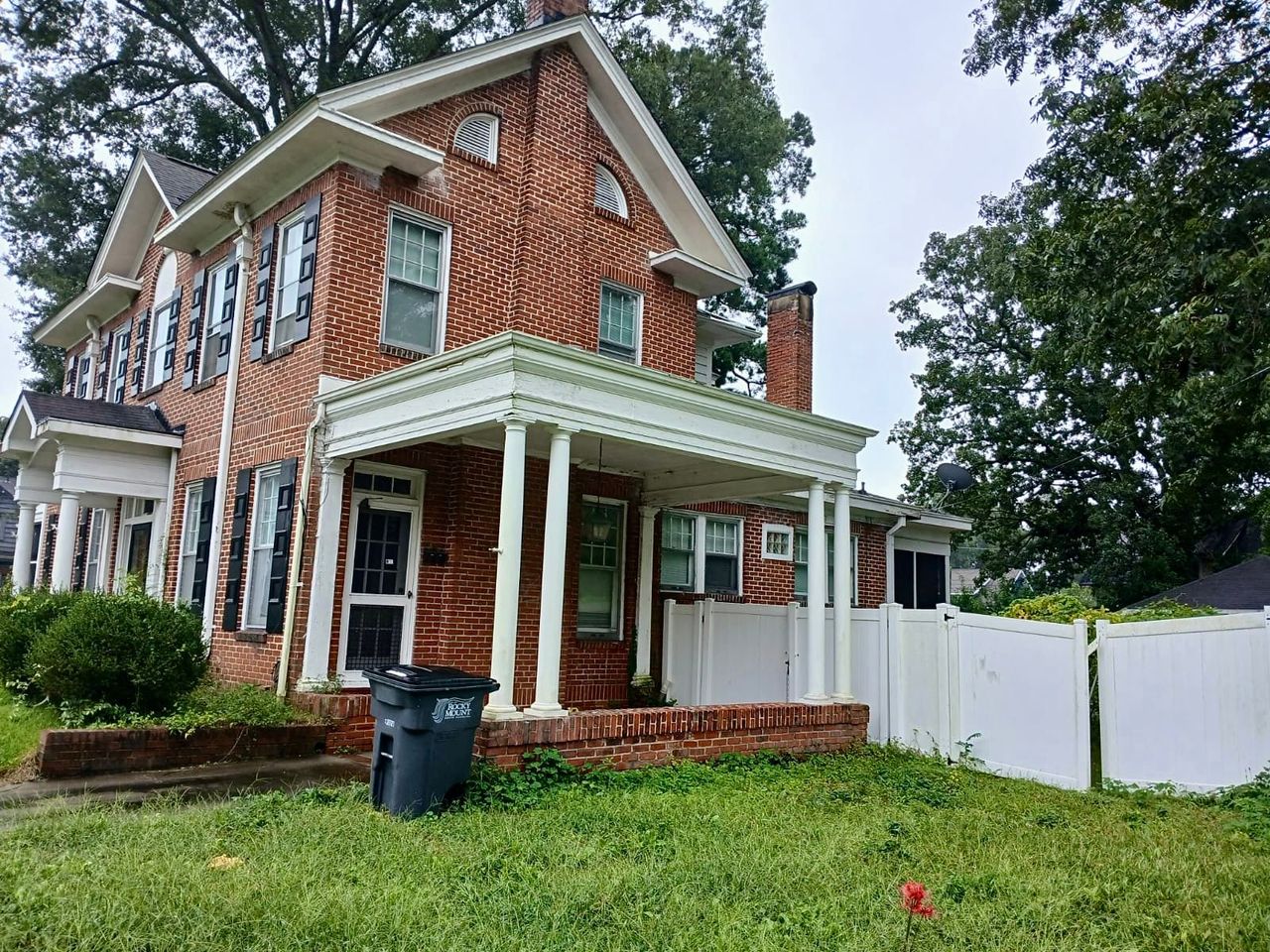listing, photo 1