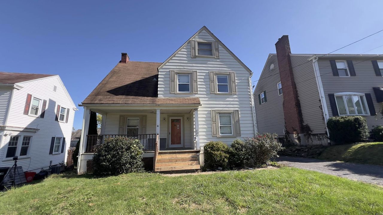 listing, photo 1