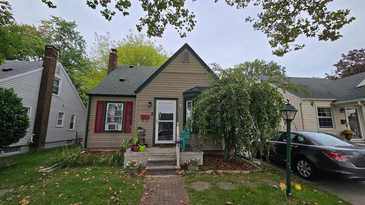 listing, photo 1