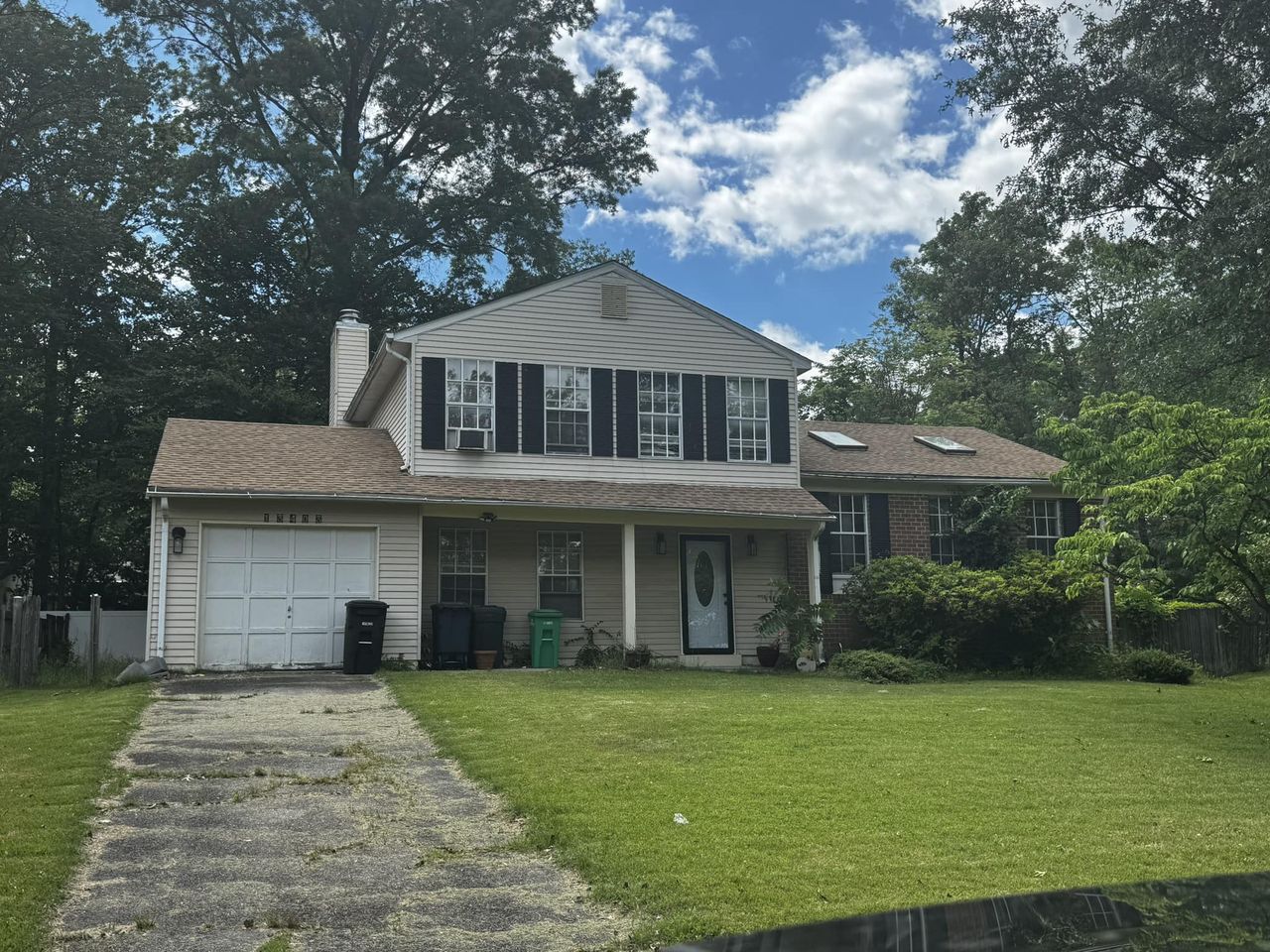 listing, photo 1