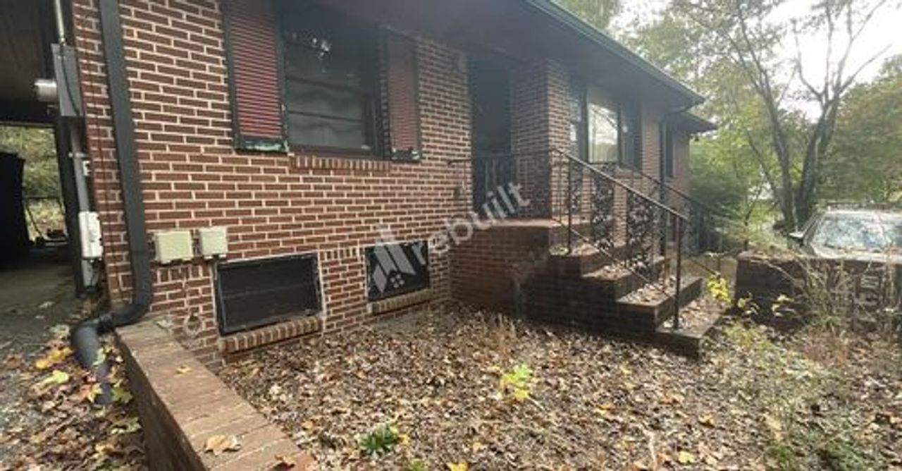 listing, photo 1