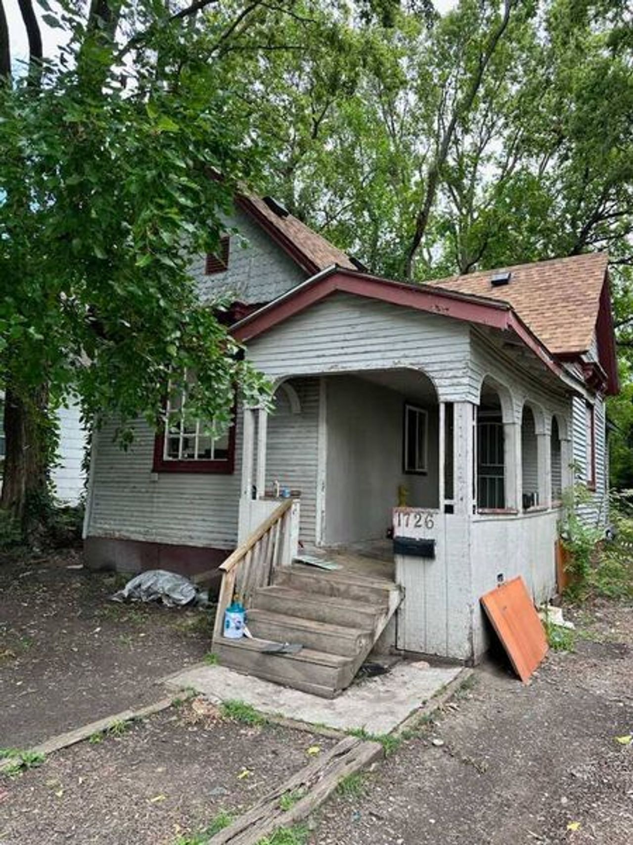 listing, photo 1