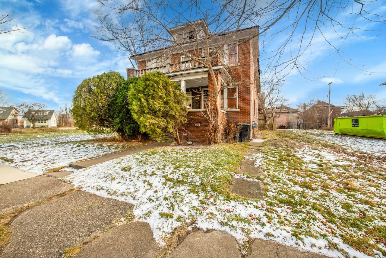 listing, photo 1