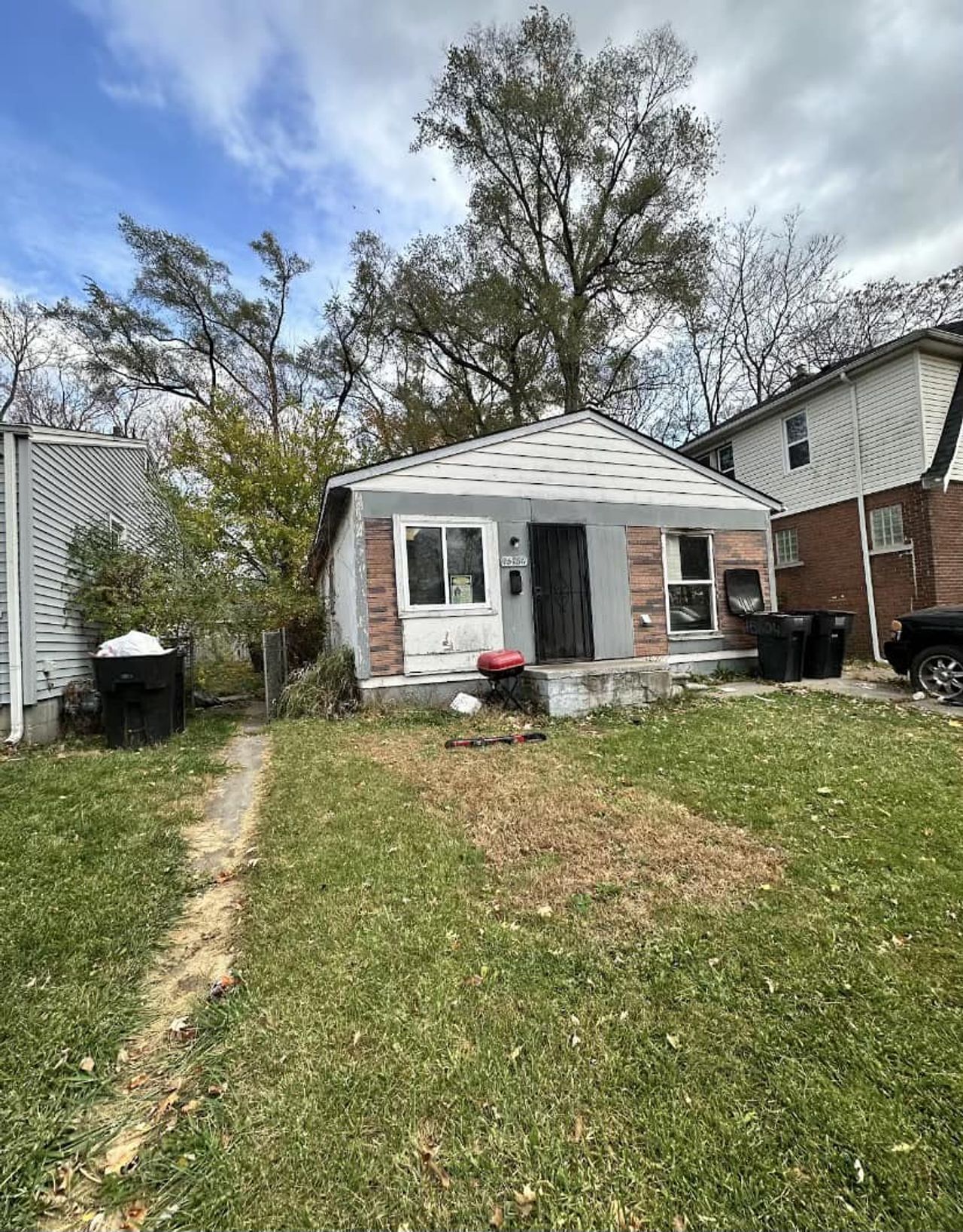 listing, photo 1