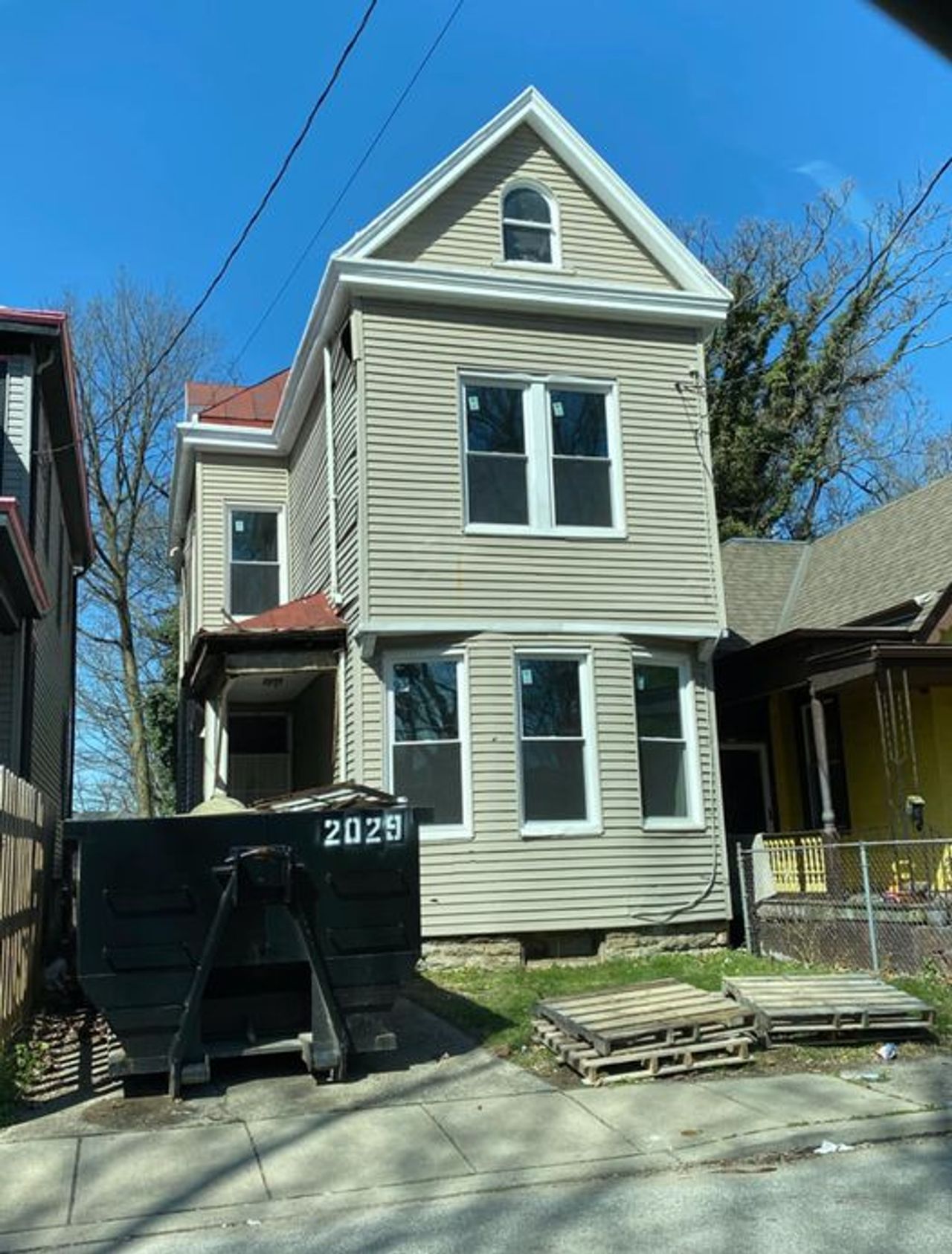 listing, photo 1