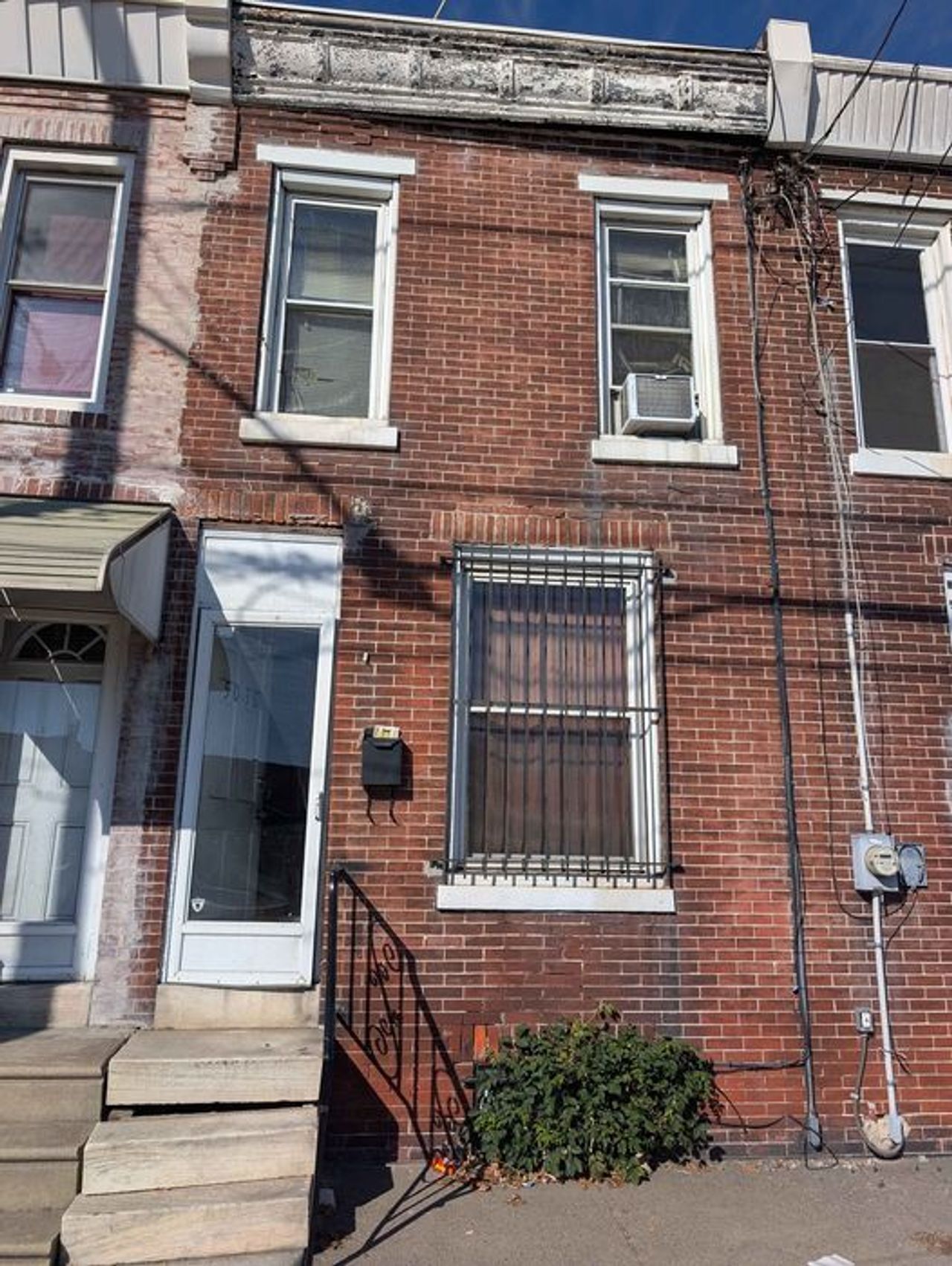 listing, photo 1