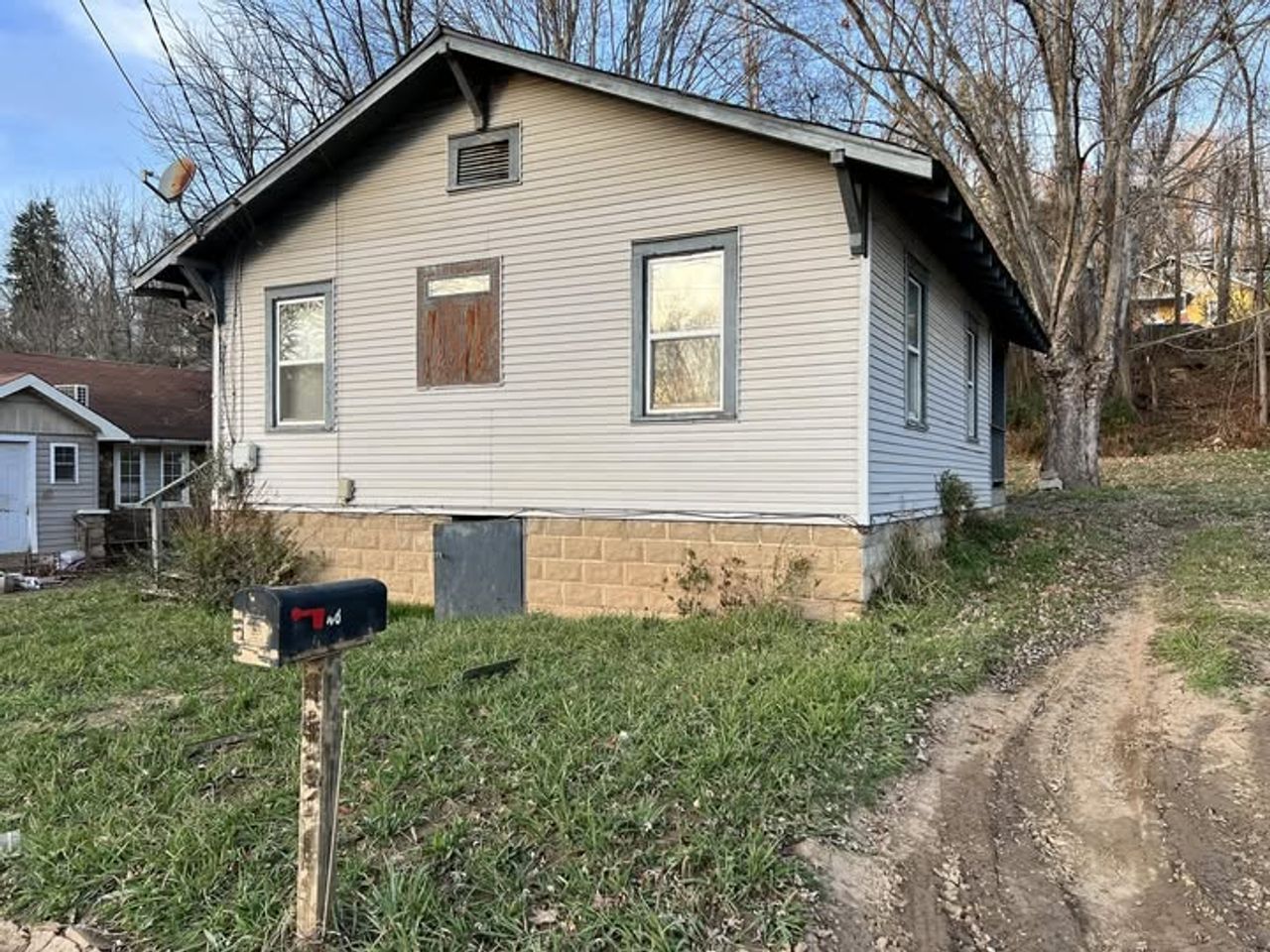 listing, photo 1