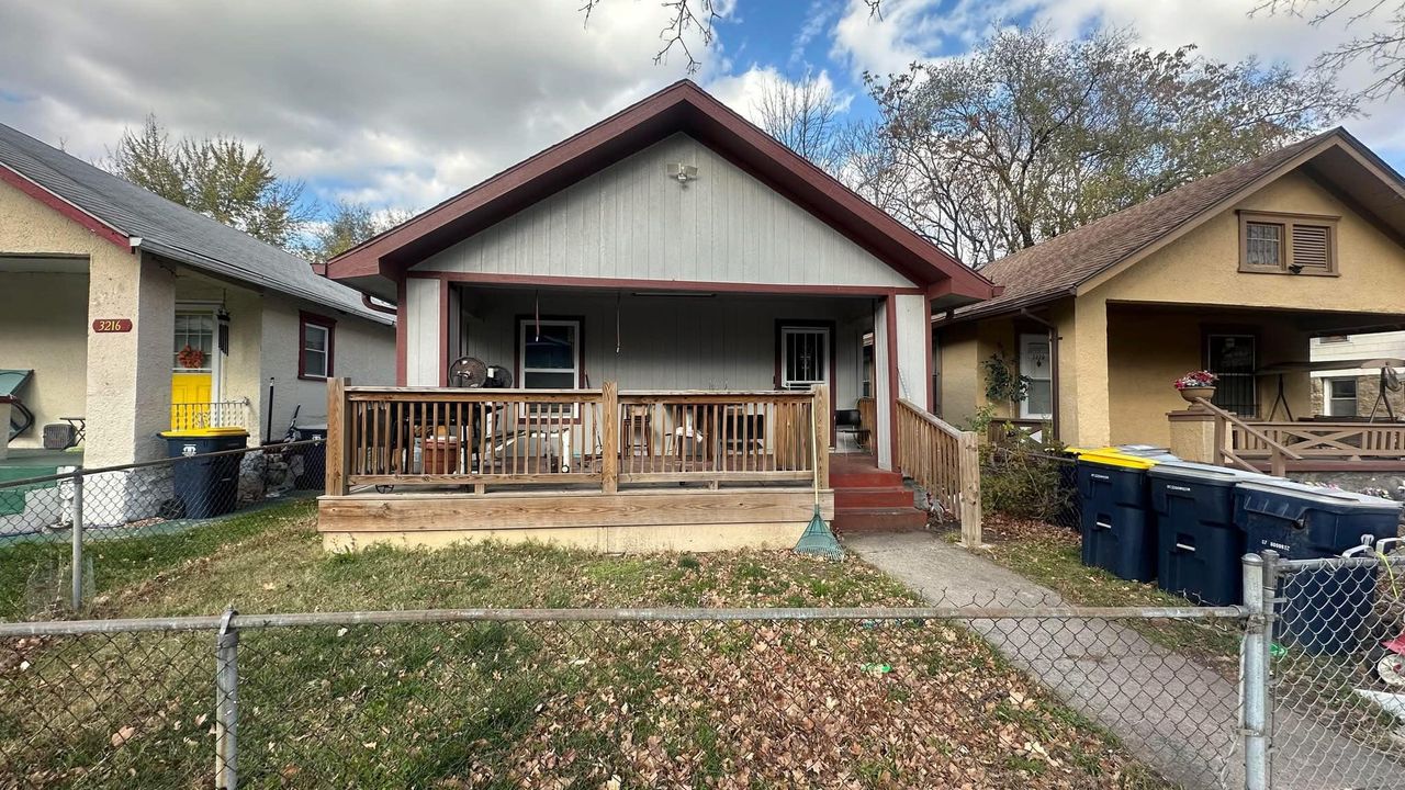 listing, photo 1
