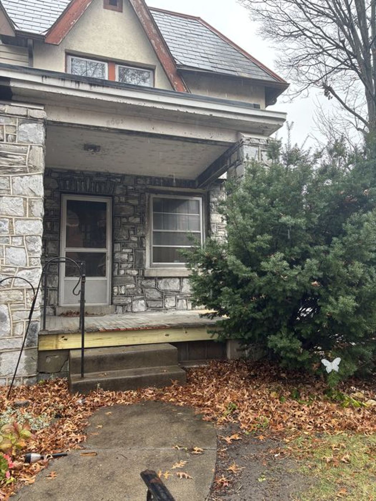 listing, photo 1
