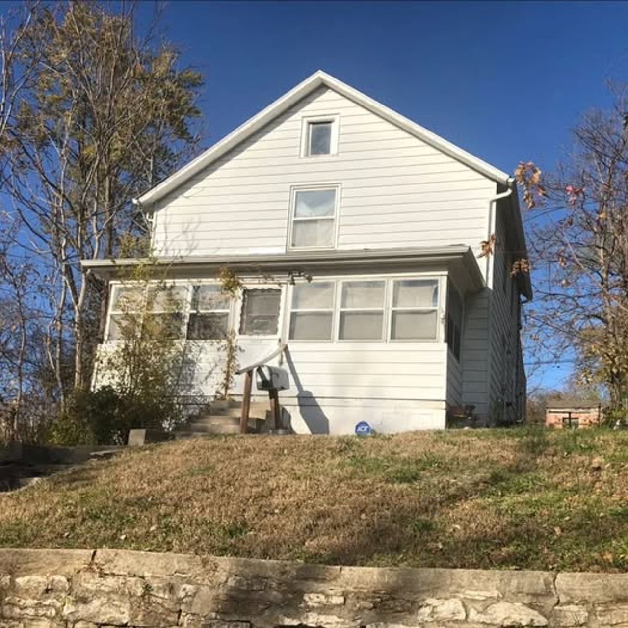 listing, photo 1