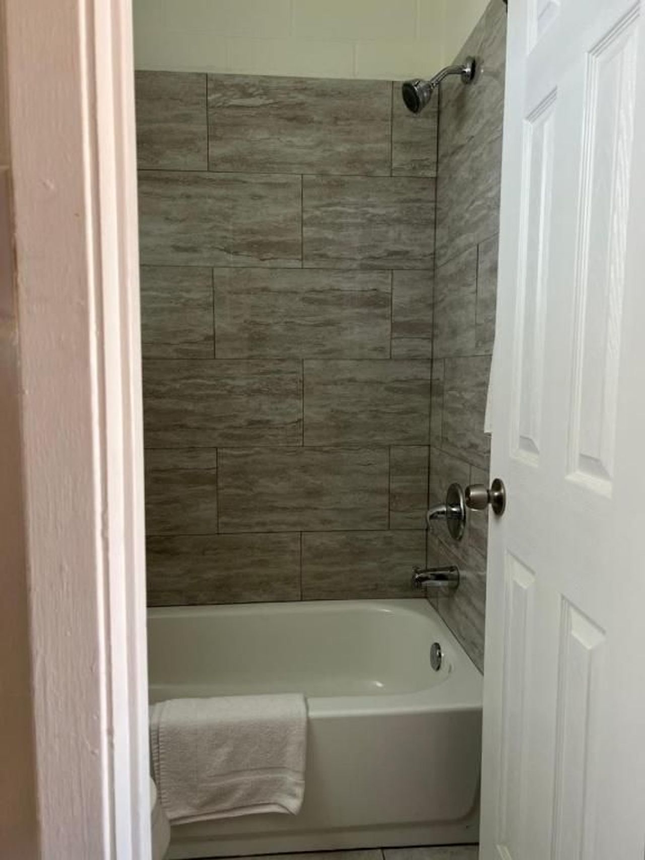 listing, photo 1