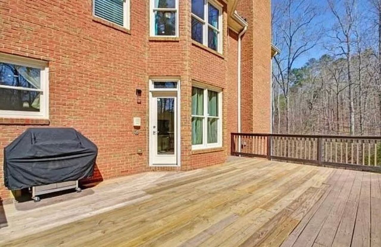 listing, photo 1