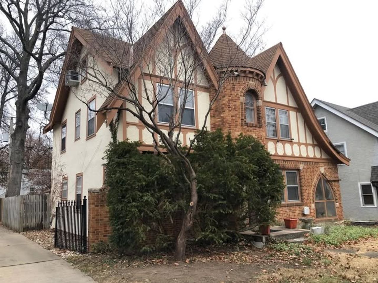 listing, photo 1