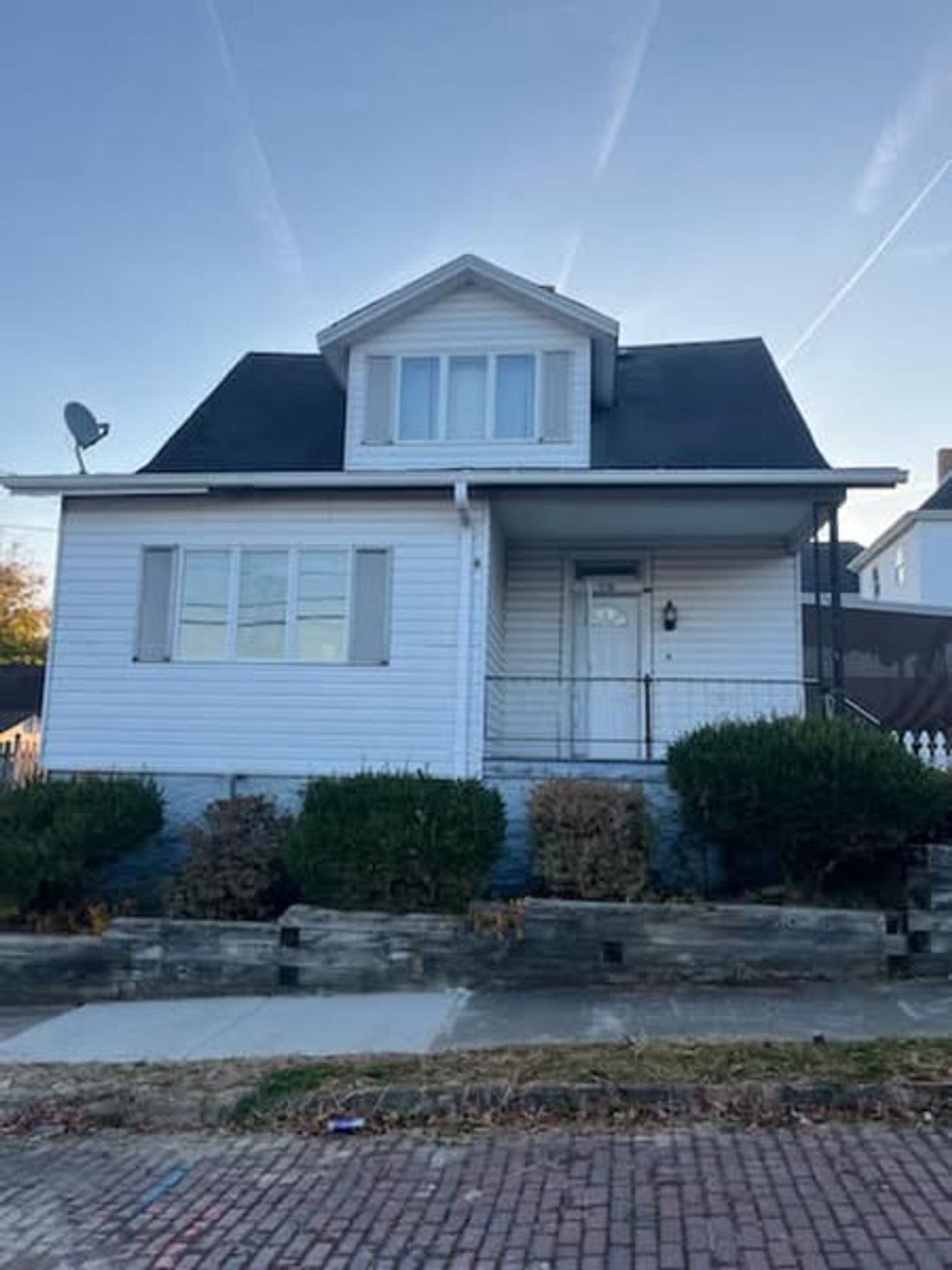 listing, photo 1