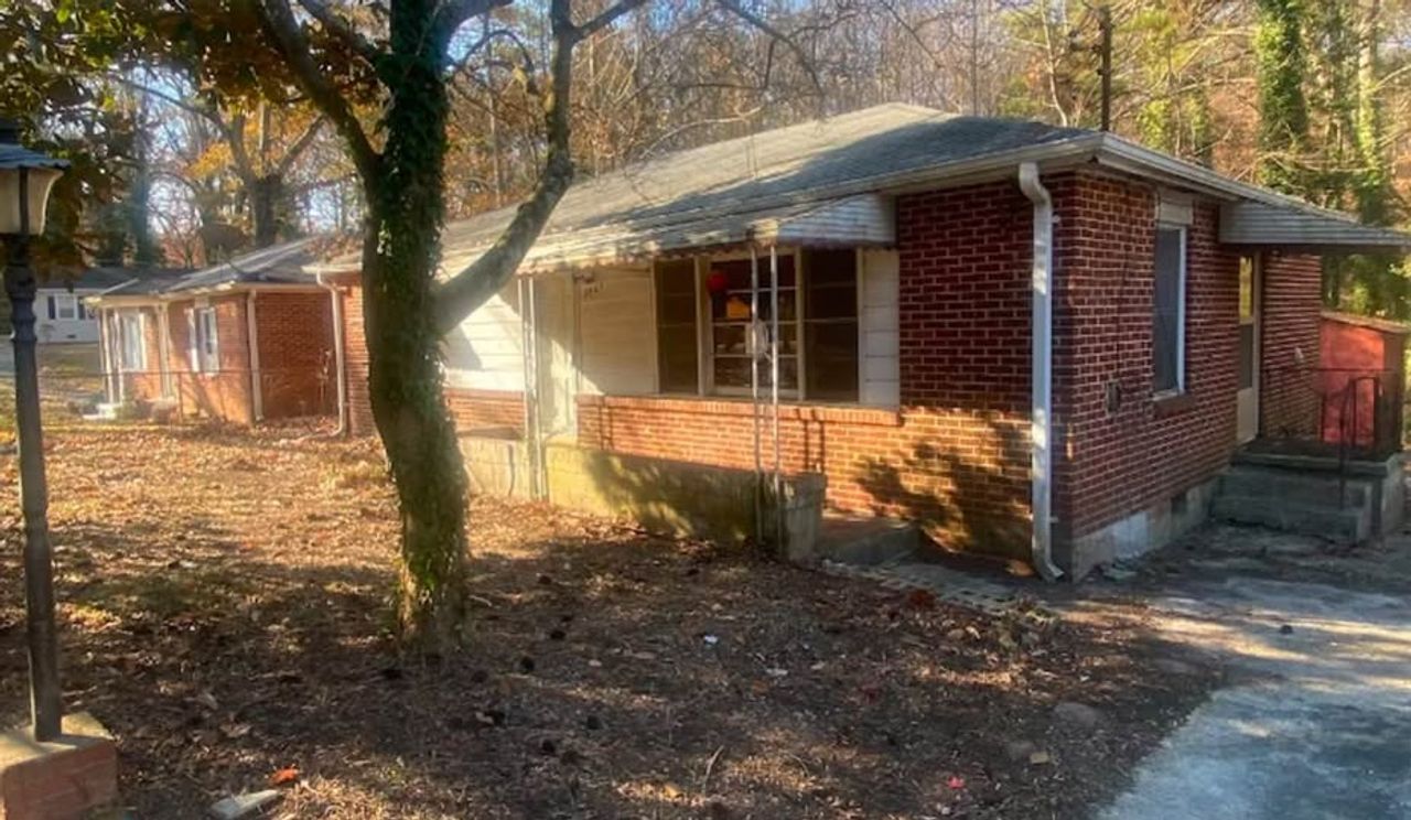 listing, photo 1