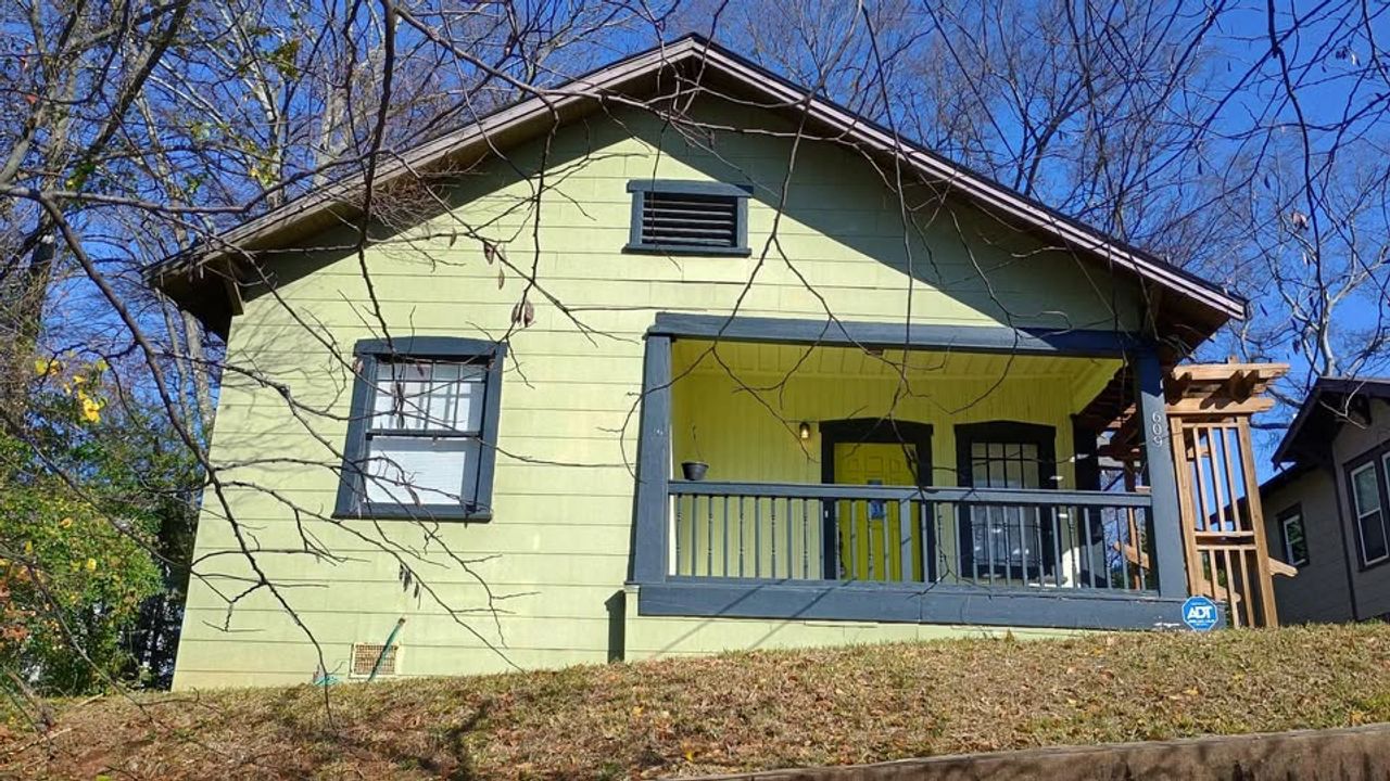 listing, photo 1