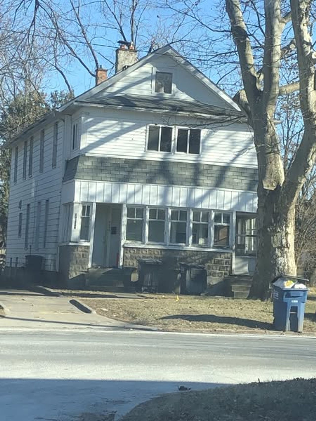 listing, photo 1