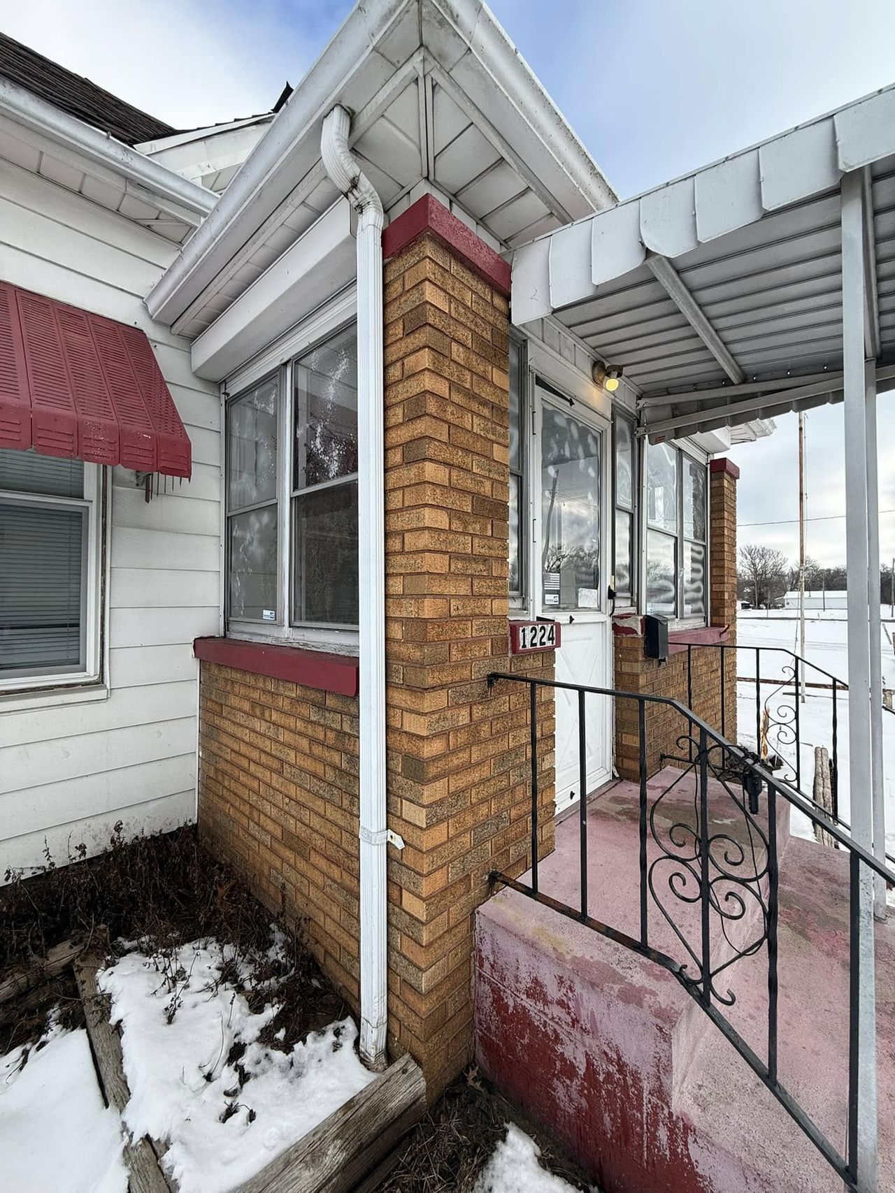 listing, photo 1